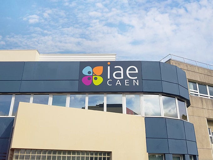 IAE – Enseigne publicitaire