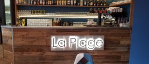 Lire la suite à propos de l’article Nouvelle enseigne pour le restaurant La Plage à Fécamp.