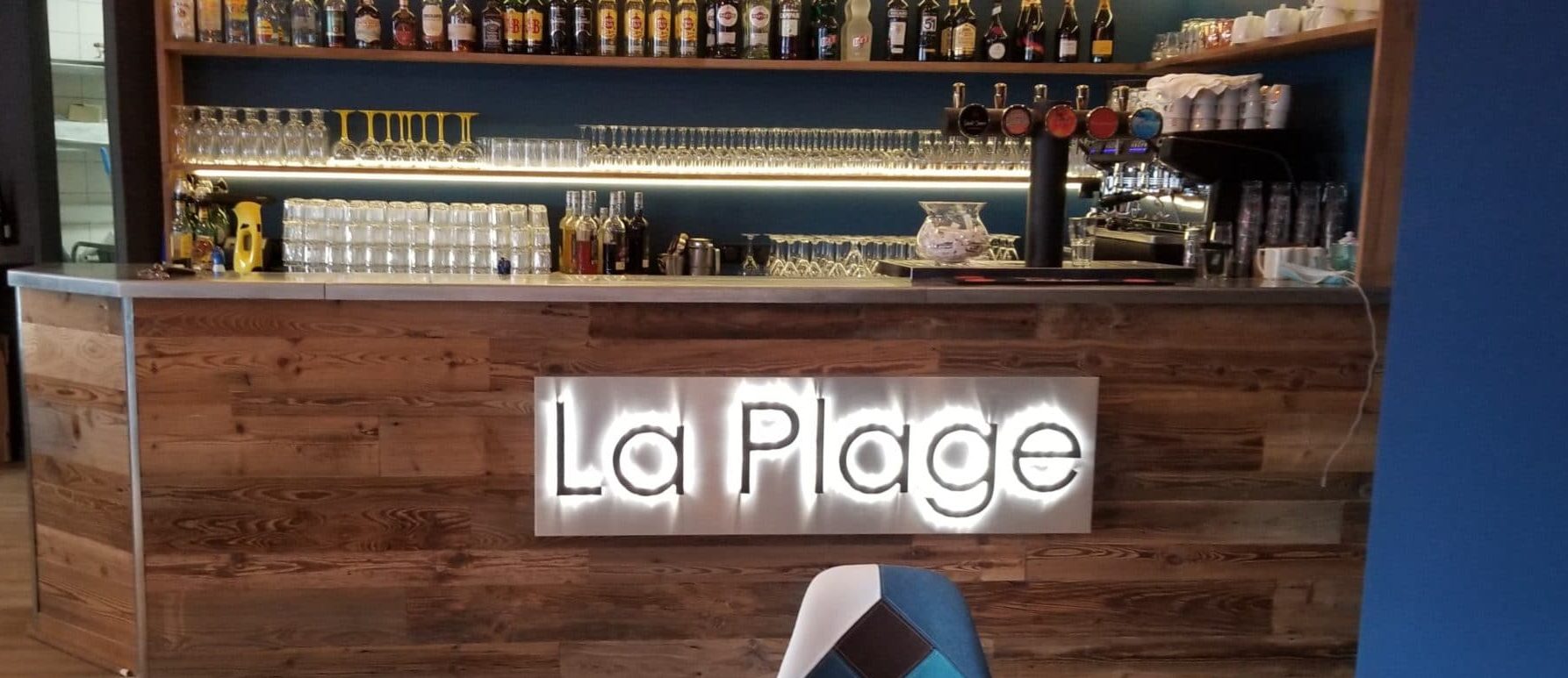 Lire la suite à propos de l’article Nouvelle enseigne pour le restaurant La Plage à Fécamp.