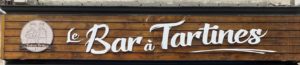 Lire la suite à propos de l’article Une enseigne pour le bar des Tontons Tartines.