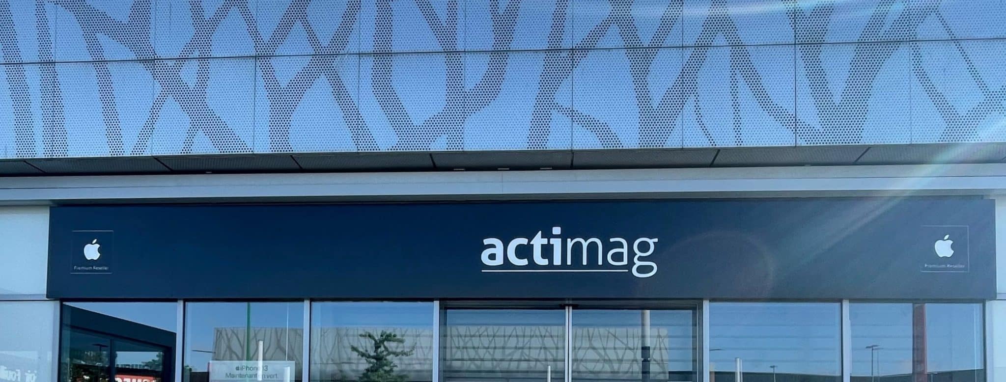 Lire la suite à propos de l’article Une enseigne flambant neuve pour la boutique ActiMag