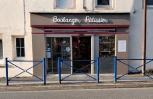Lire la suite à propos de l’article Relooking de façade et enseigne rétroéclairée pour une boulangerie à Hérouvillette
